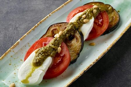 Салат Капрезе по-грузинский