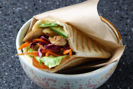 Шаверма сочная с курицей в пите