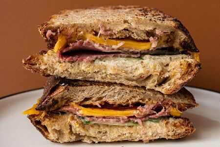 Сэндвич с мортаделой