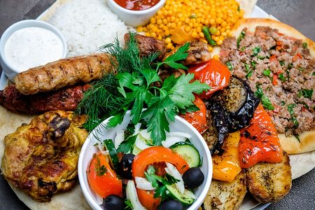 Турецкая мясная тарелка