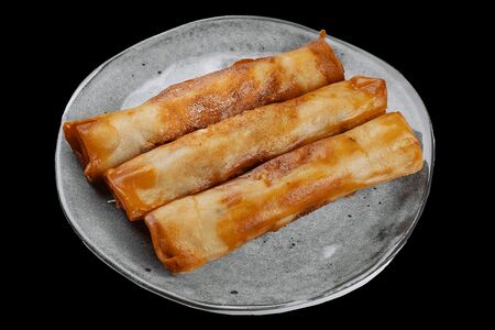 Спринг-роллы с цыпленком в соусе свит чили