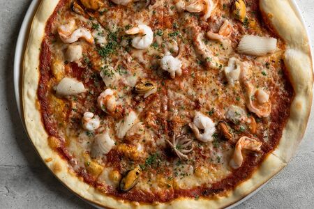 Пицца с дарами моря