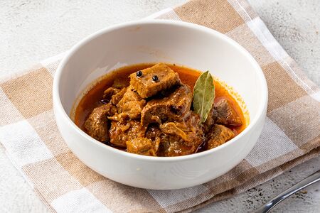 Гуляш говяжий