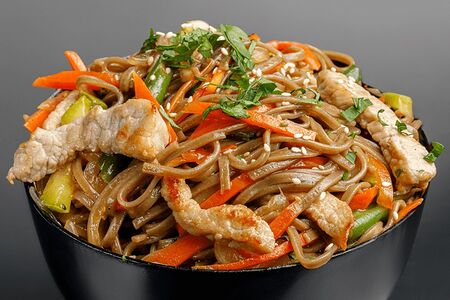 Соба cо свининой