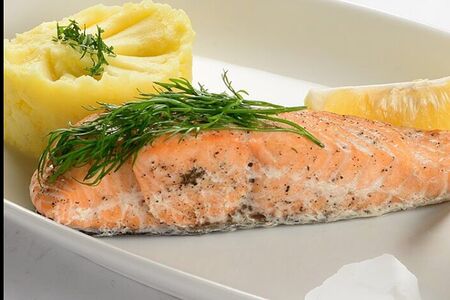 Стейк из семги на пару с картофельным пюре