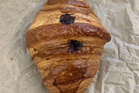 Круассан с шоколадным кремом