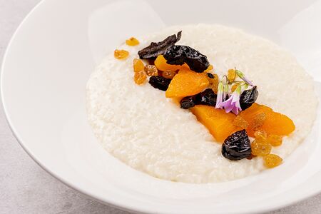 Рисовая каша с сухофруктами