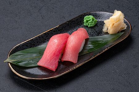 Суши с тунцом