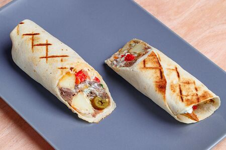 Шаверма с лечо и картофелем