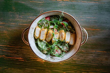 Салат с цыпленком