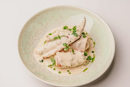 Клешня камчатского краба в соусе биск