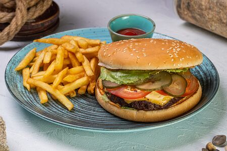 Чизбургер с сыром Чеддер