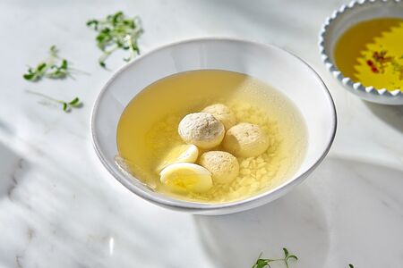 Куриный супчик с вермишелью и перепелиным яйцом