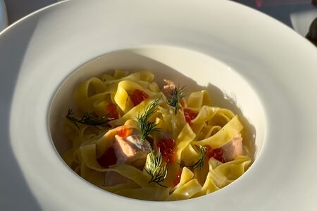 Феттуччине с лососем в сливочном соусе