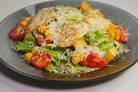 Цезарь с куриным филе