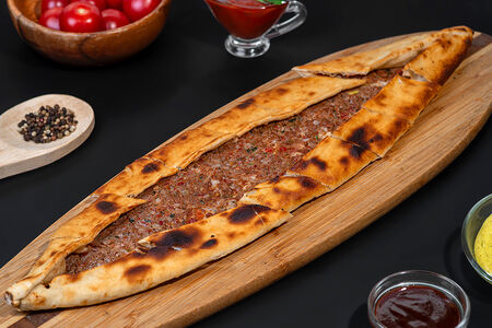 Пиде с фаршем из говядины и овощей