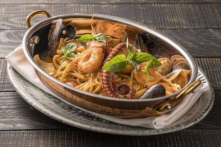 Спагетти алла карбонара с морепродуктами