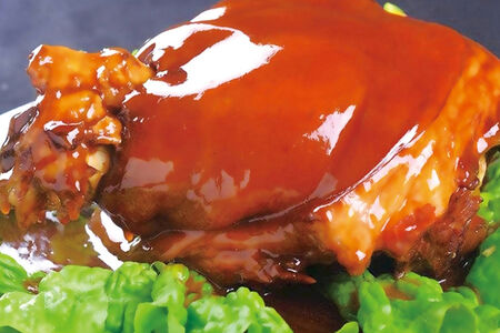 Свиная лытка в соусе