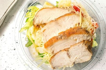 Салат Цезарь с курицей