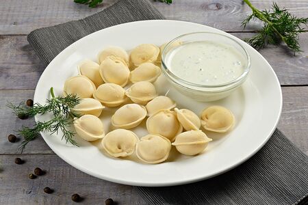 Пельмени домашние со сметаной