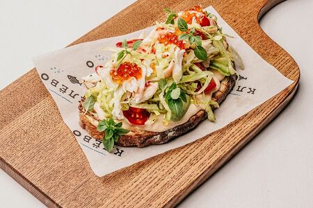 Брускетта с крабом