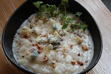 Рисовая каша с горгондзолой и грушей