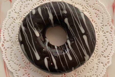 Донат Шоколадный с начинкой