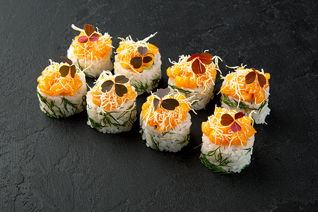 Ролл с тартаром из лосося том ям