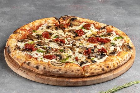 Пицца Грибная с вяленными томатами