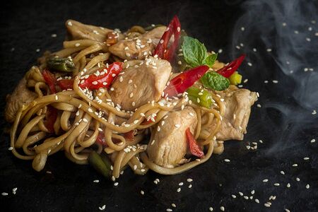 Удон с курицей