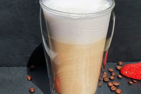 Кофе Латте Клубника в Шоколаде