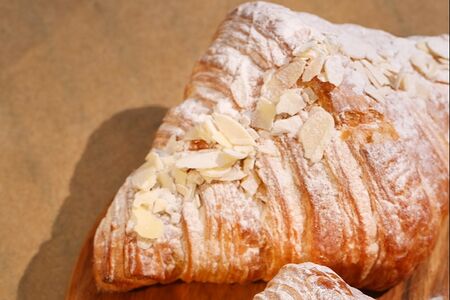 Миндальный круассан
