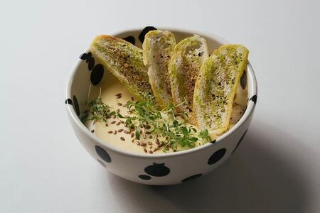 Сырный крем-суп с цыпленком и крутонами