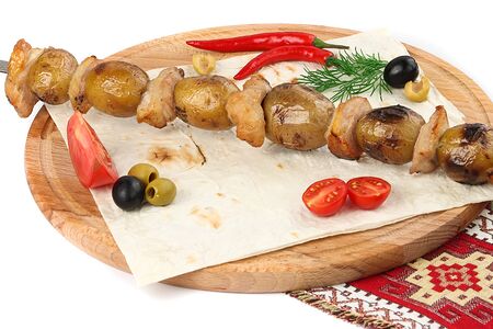 Картофель на шампуре с салом