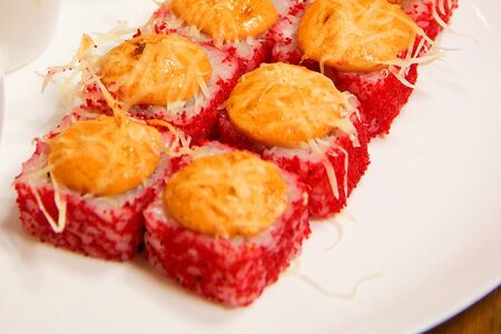 Запеченная Калифорния с лососем