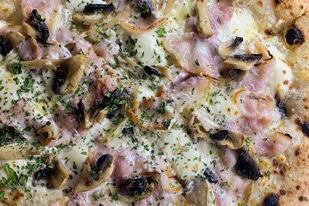 Пицца Бекон и грибы