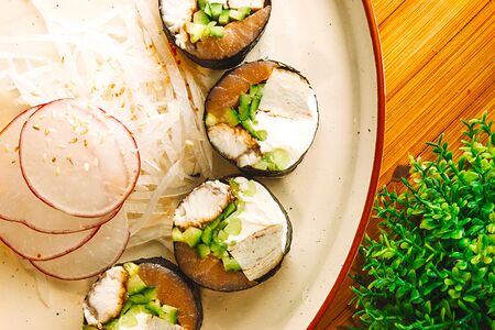 Сашими с копчёным лососем и угрём