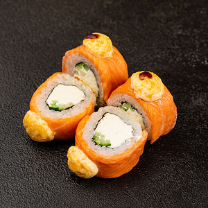 Половинка запеченного ролла Филадельфия Классик