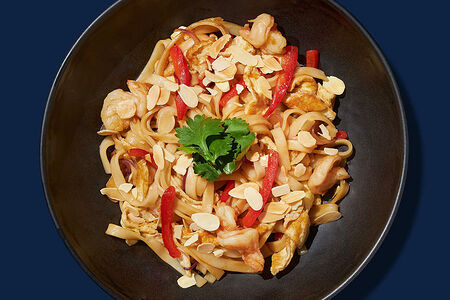 Рисовая лапша wok с креветками в устричном соусе