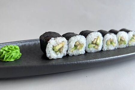 Ролл с авокадо