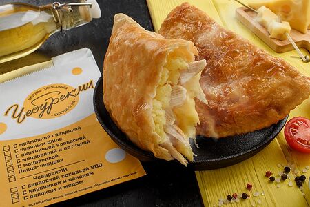 Чебурек с курочкой, сыром и зеленью