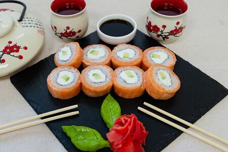 Ролл Филадельфия с авокадо