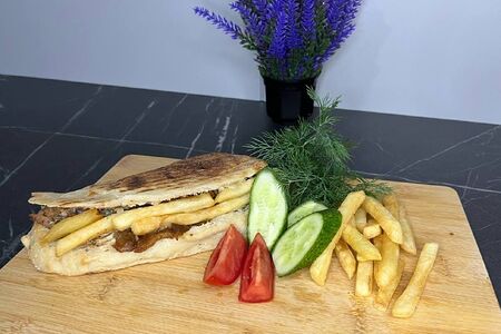 Мясная шаверма куриная в булочке