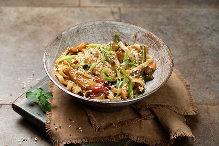 Удон с курицей