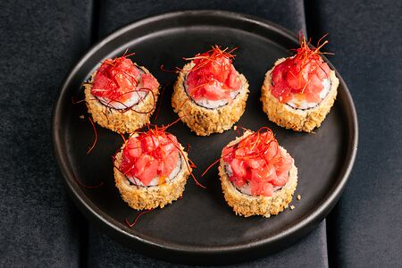 Жаренный ролл тартар с тунцом