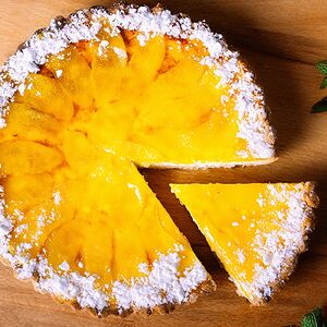 Корзиночка песочная с творожным кремом и грушей