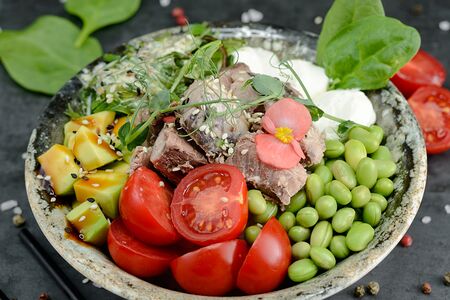 Поке с консервированным тунцом