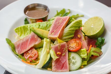 Салат с тунцом