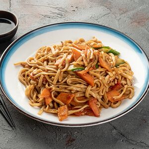 Лапша со свининой 肉丝炒面