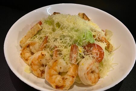 Салат Цезарь с креветка